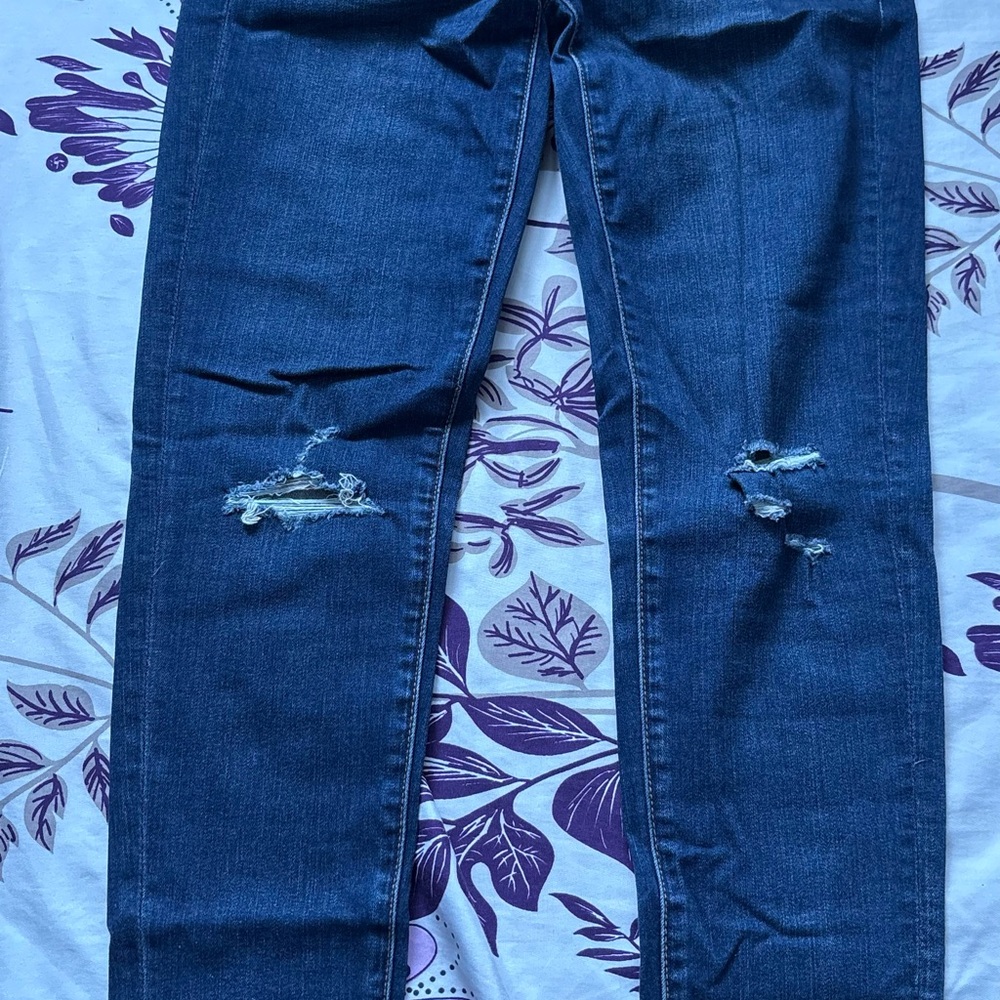 American Eagle Outfitters High Rise Distressed Blue Jeans